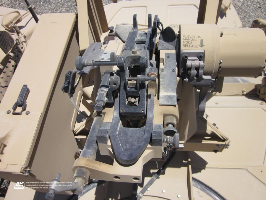 Детали экстерьера Oshkosh M-ATV 2009 года  (фото 501 из 676)
